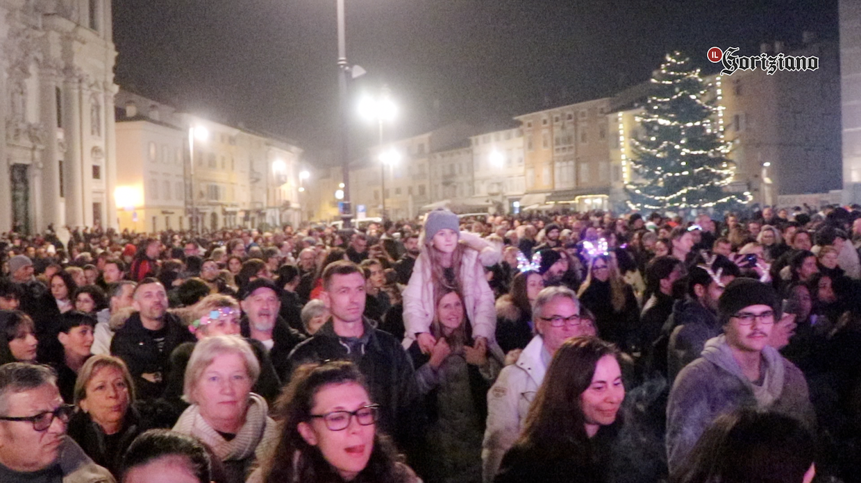 Immagine per Festa a Gorizia nella notte di San Silvestro, piazza gremita a mezzanotte